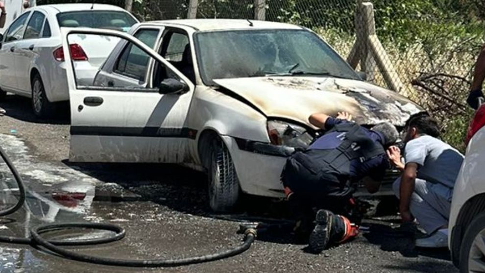 Hastane Otoparkında Otomobil Alev Aldı!