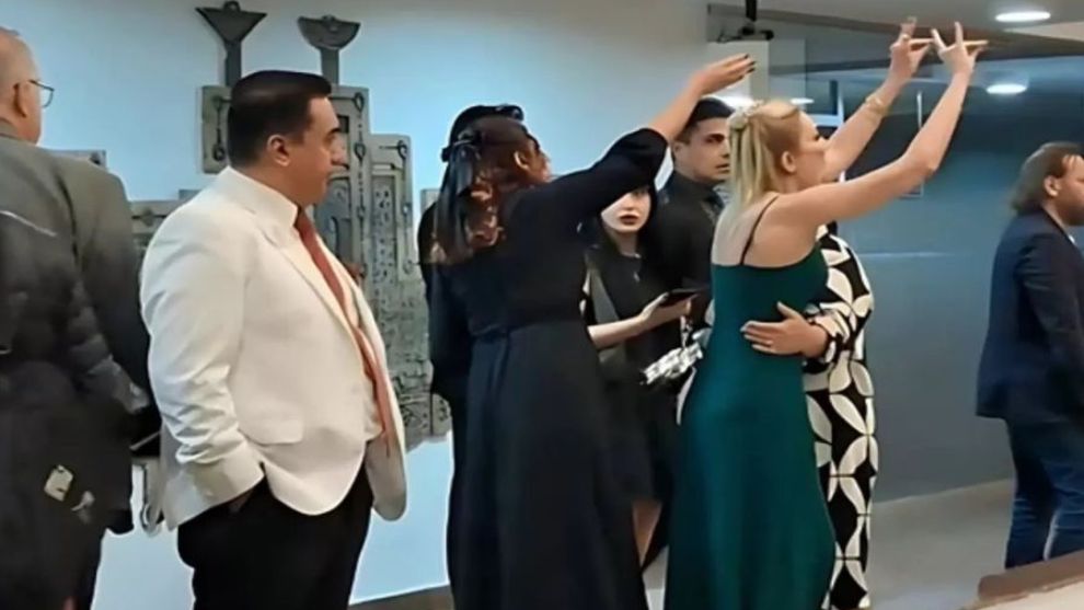 Türk Haber-Sen'den TRT Spikeri Oya Eren'e 