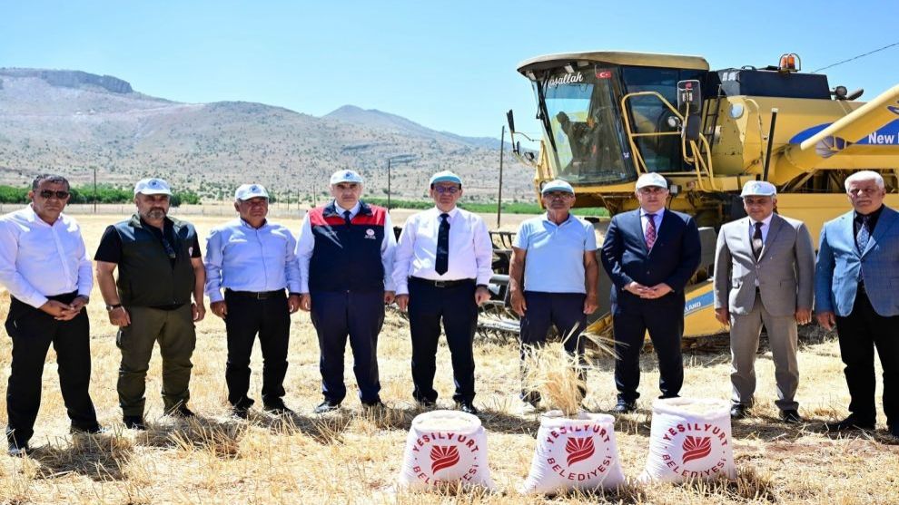 Yeşilyurt'ta çiftçiye ücretsiz arpa desteği