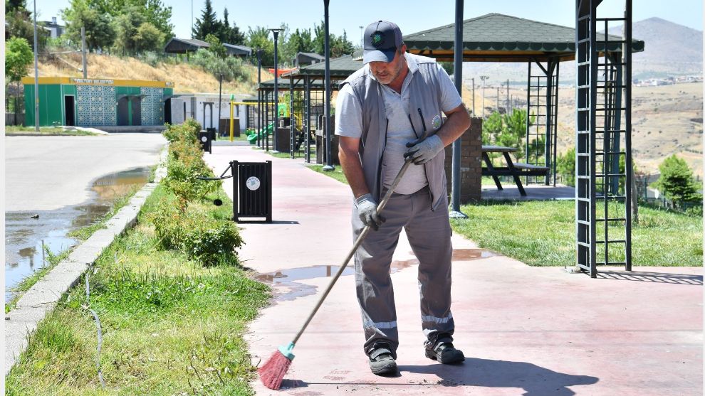Yeşilyurt'ta Parklar Yenileniyor, Yeşil Alanlar Genişliyor