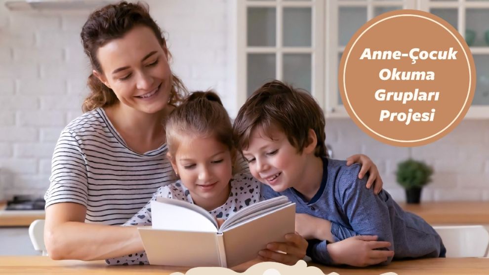 Anne ve çocuklar kitaplarla buluşuyor