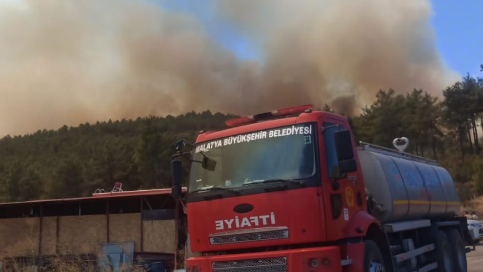 Hatay'daki Yangına Malatya Büyükşehir'den Yardım Eli