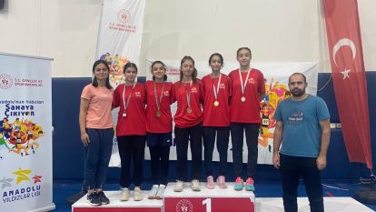 Malatya Kız Badminton Takımı, Yarı Finalde Grup Birincisi Oldu