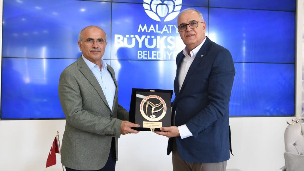 Başkan Er ve Voleybol Federasyonu Başkanı Maç Öncesi Bir Araya Geldi