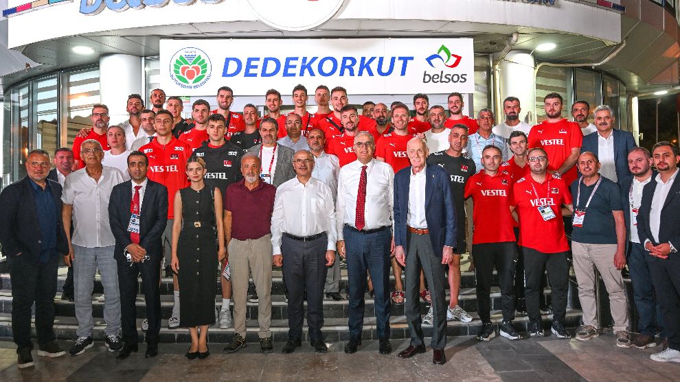 Başkan Sami Er'den Millilere Kutlama Yemeği: 