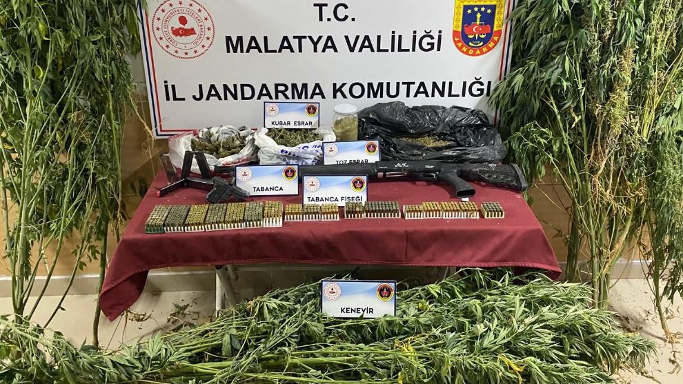 Cafana Mahallesi'ndeki Operasyonda Kenevir ve Esrar Ele Geçirildi