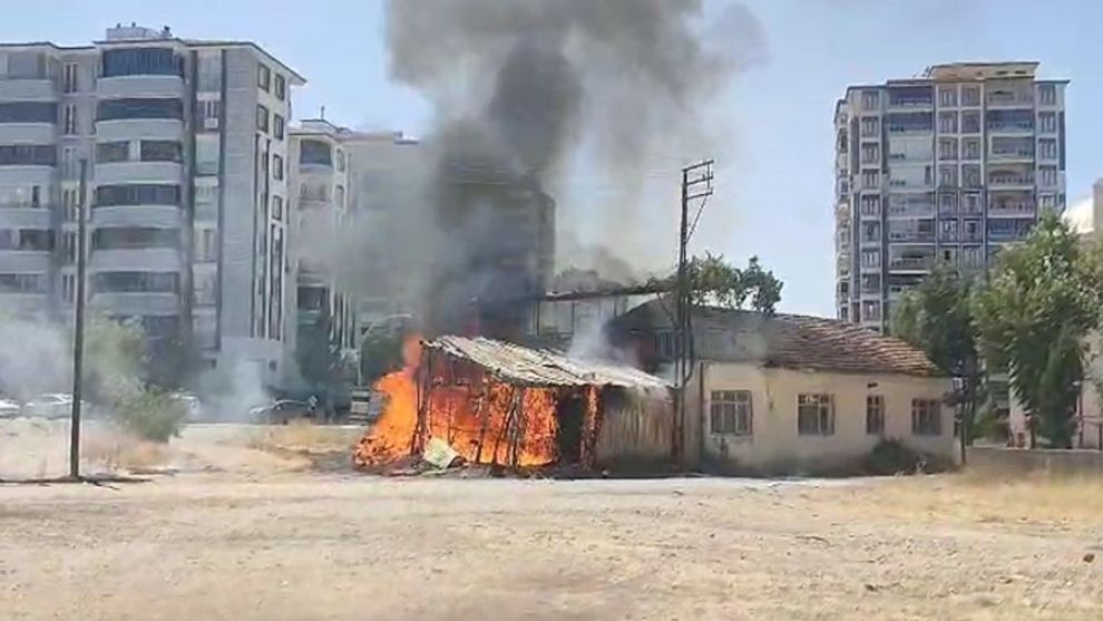 Malatya'da müstakil evin barakasında yangın paniği