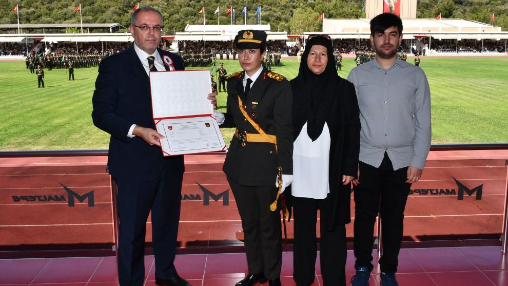 Şehit Ömer Halisdemir’in Kızı Teğmen Oldu