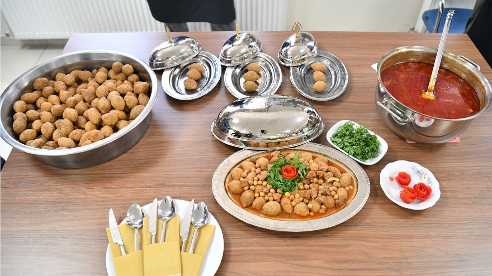 Yeşilyurt'ta Analı Kızlı Yemek Yarışması Düzenlendi