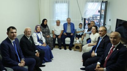 Erdoğan'dan Depremzede Aileye Ziyaret