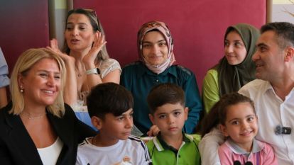 Parlak Gelecekler Derneği'nden 400 Öğrencilere Kırtasiye Desteği