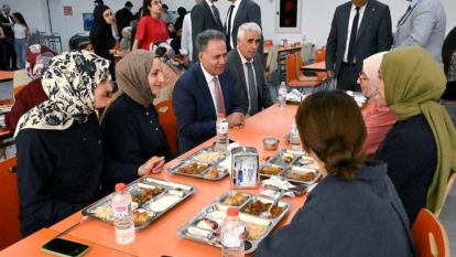 Rektör Akpolat, Yeni Yılın İlk Gününde Öğrenci Sofrasında