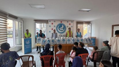 Ülkü Ocakları Malatya'da kırtasiye yardımı başlattı