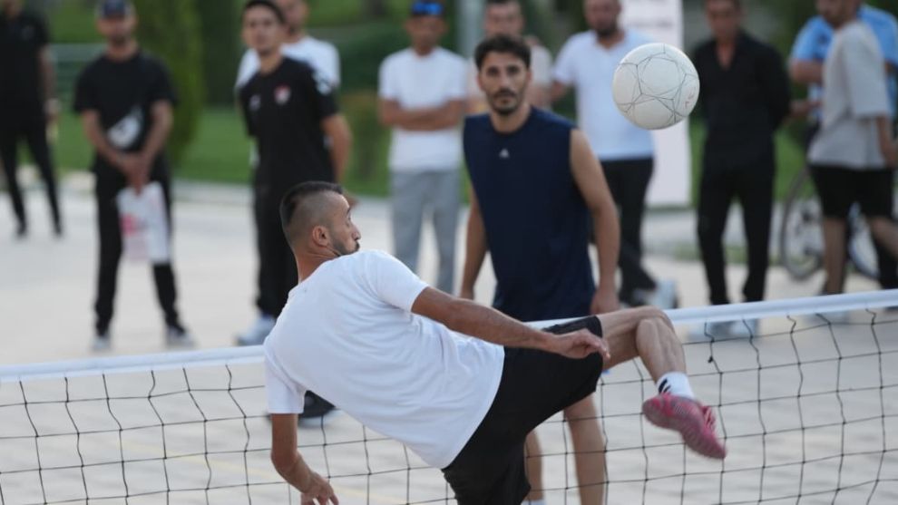 Battalgazi'de Ayak Tenisi Turnuvası Karaman FK'nın Zaferiyle Tamamlandı