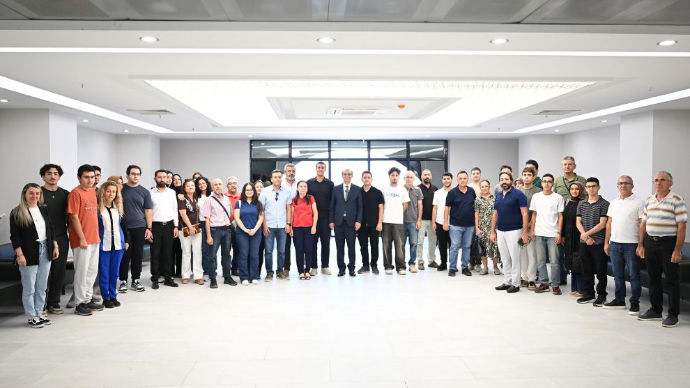 İlhan Geçit Başkandan YKS'de  ilk 2000'e giren öğrencilere Ödül