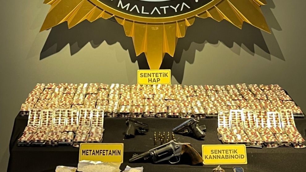 Malatya'da 3 mahallede şafak operasyonu: Binlerce uyuşturucu hap, 3 gözaltı