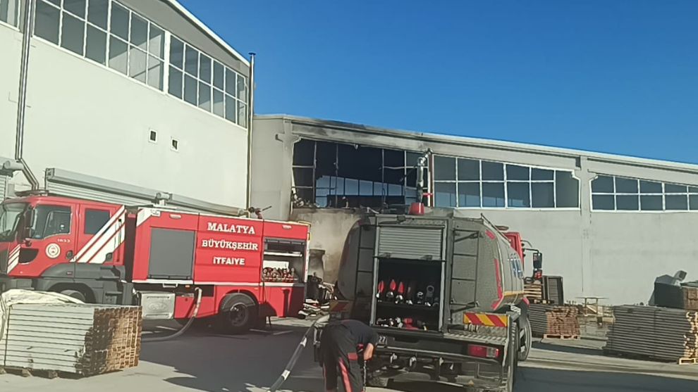 Malatya'da Mobilya İmalathanesinde Yangın