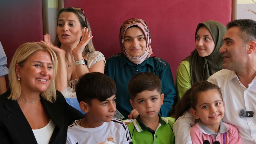 Parlak Gelecekler Derneği'nden 400 Öğrencilere Kırtasiye Desteği