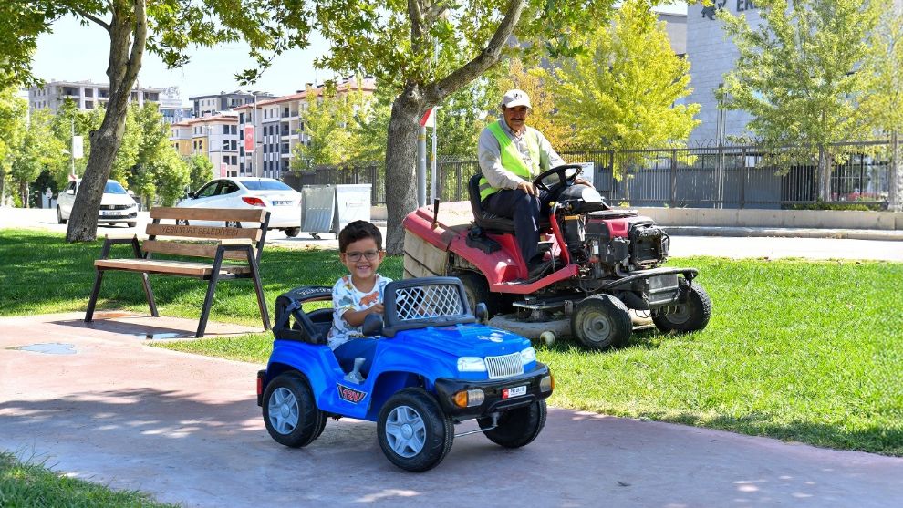 Yeşilyurt'ta Parklar Yenileniyor, Sosyal Alanlar Düzenleniyor