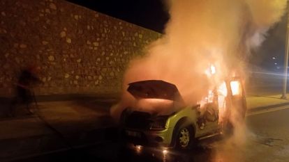 Battalgazi'de Korkutan Anlar: Ticari Araç Küle Döndü
