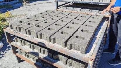 Malatya'da Deprem Molozlarından İki Kat Daha Sağlam Kilit Taşı Üretildi