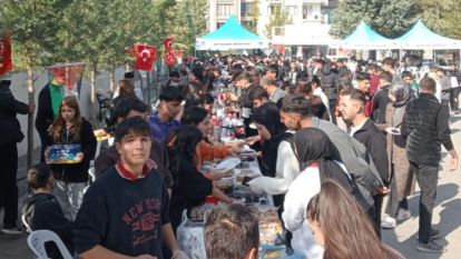 Malatya'da öğrenciler Gazze için kermes düzenledi