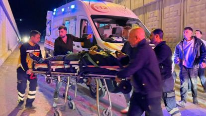 Motosiklet Devrildi, 2 Kişi Savruldu