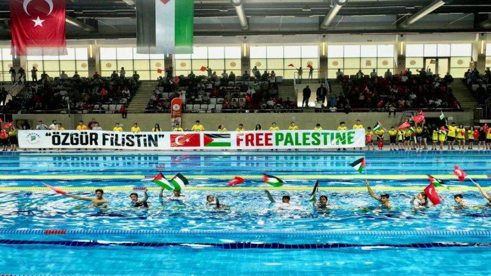 Gazze İçin Umuda Kulaç Attılar: Malatya'da Anlamlı Yüzme Yarışması