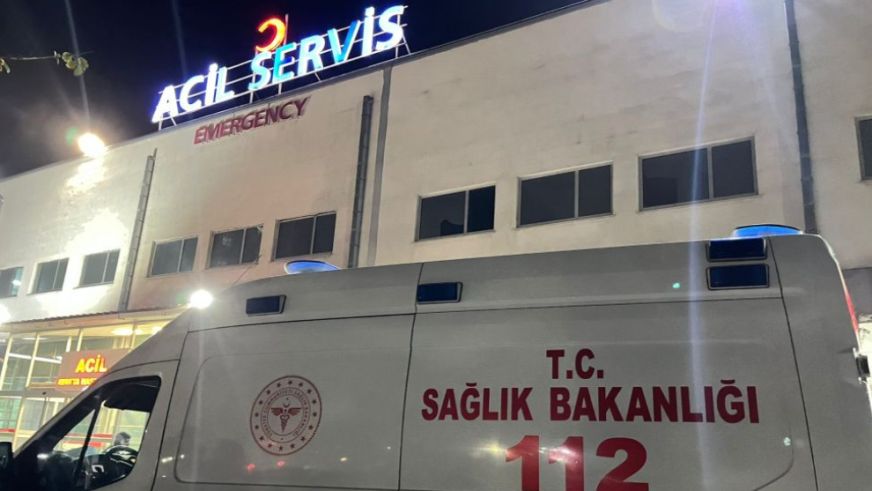 Yeşilyurt'ta Otomobil ile Motosiklet Çarpıştı: 2 Yaralı