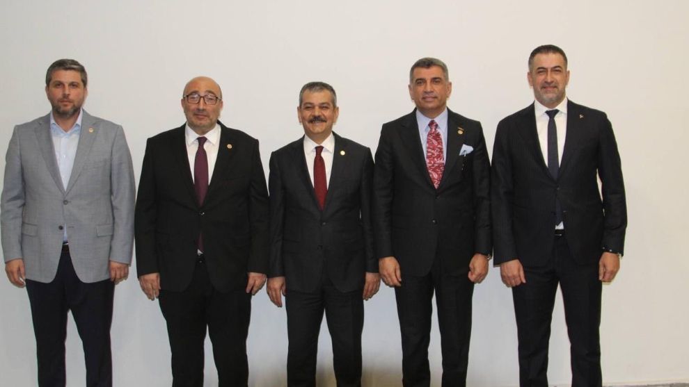 Aslan Parçası Bunlar... Elazığ'ın Tüm Sorunlarını Çözdüler, İhracat Sorunu Olmayan Kayısı Kalmış!..