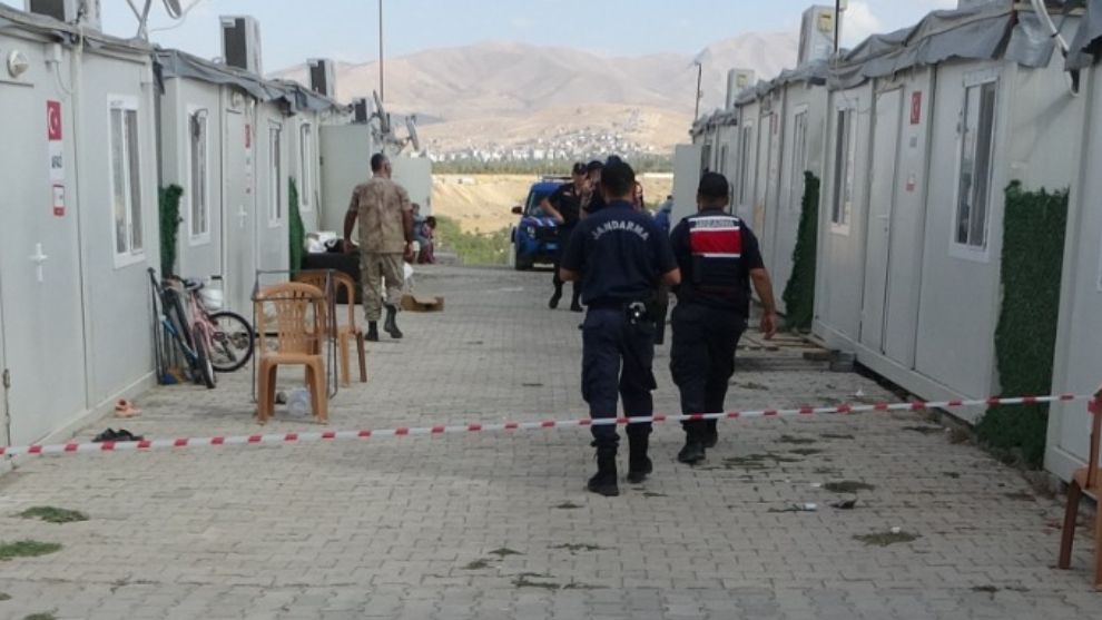 Kadını Zorla Kaçırmak İstedi, Tabancayla Ateş Açtı... Dağ Başımı Orası?