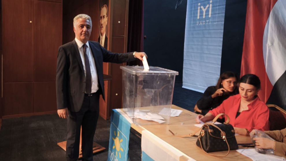 İYİ Parti Yeşilyurt'ta Yeni Dönem: Alper Karakurt İlçe Başkanı Oldu