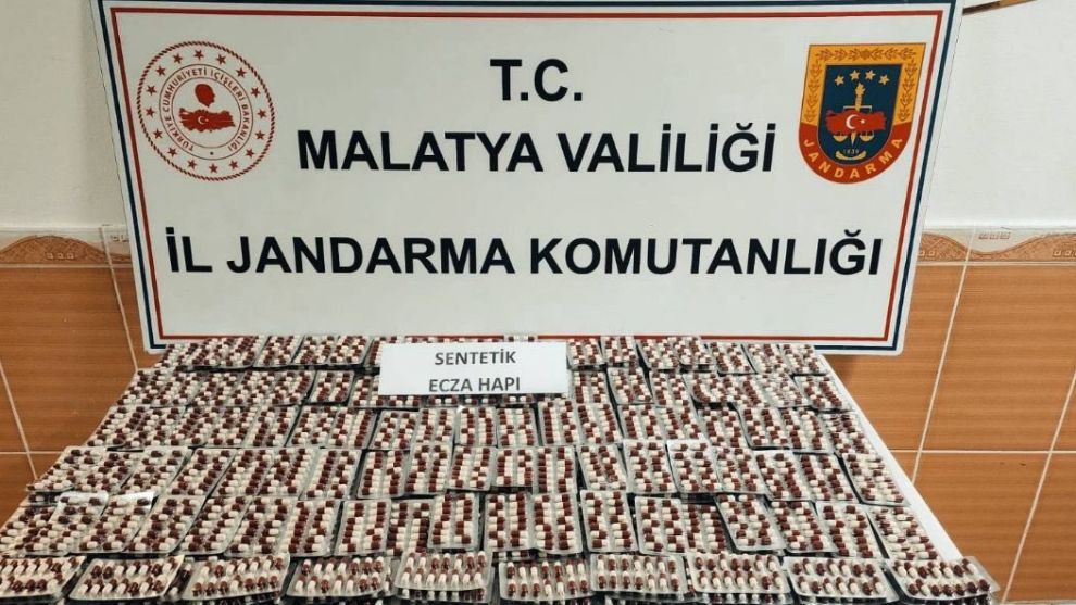 Malatya'da Jandarmadan  Operasyon: 4 Bin 438 Hap Ele Geçirildi