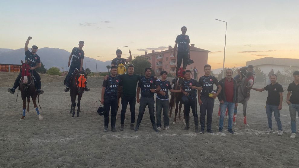 Malatya'nın Gururu Yazıhan Atlı Cirit Kulübü Gruptan Çıkmayı Garantiledi