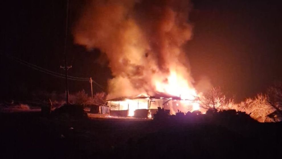 Alevler Evi Yok Etti