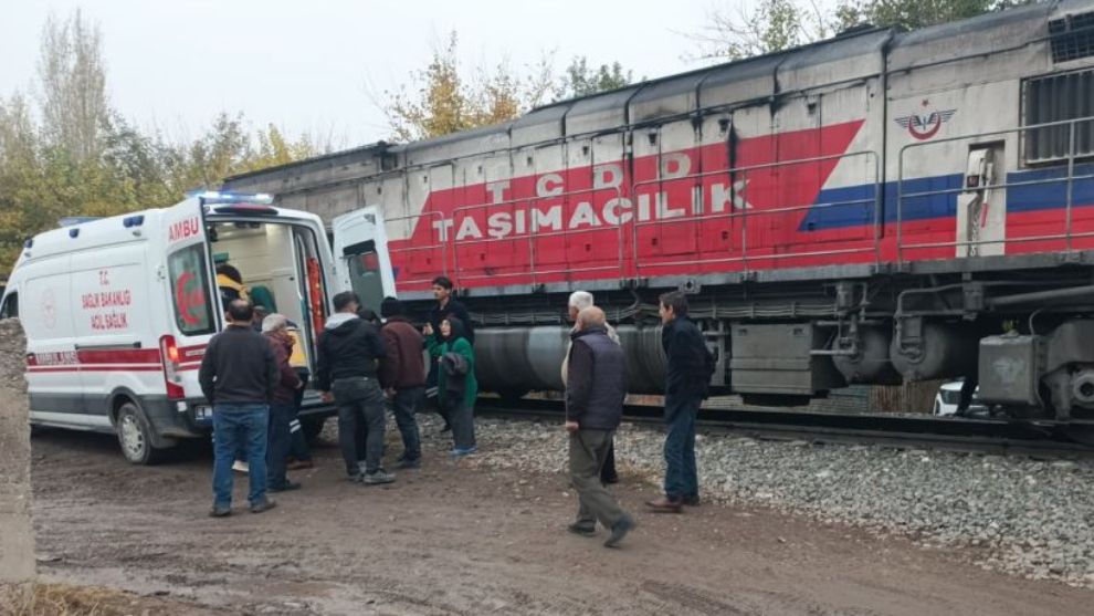 Malatya'da Raylara Düşen Kişiye Yük Treni Çarptı
