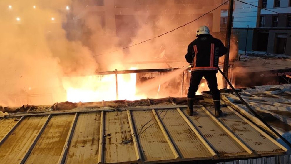 Depremzedenin ekmek kapıları küle döndü