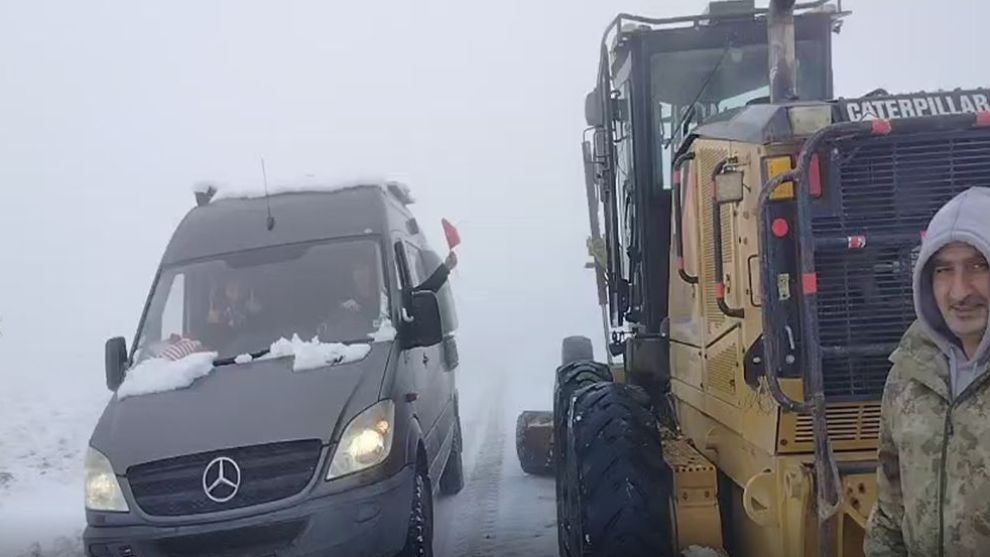Pütürge'de Kar Yağışı: Nemrut'a Çıkan Turistler Mahsur Kaldı