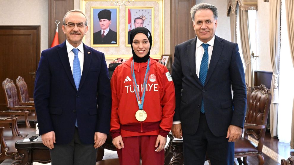 Vali Seddar Yavuz, Altın Madalyalı Sporcuları Ağırladı