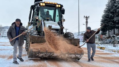 Arapgir Belediyesi Kar Yağışına Karşı Sahada