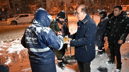 Başkan Geçit Karla Mücadele Çalışmalarını Gece Yarısı Denetledi