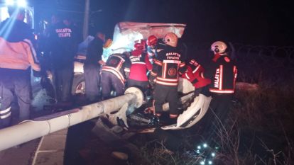 Malatya'da Korkutan Kaza: Otomobil Demir Yığınına Döndü