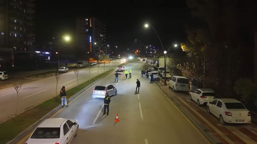 Huzur İçin 44 Nokta, 444 Personel