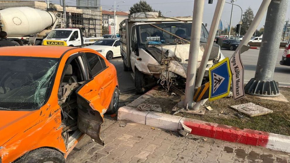 İstasyon Kavşağı kazalara teslim oldu