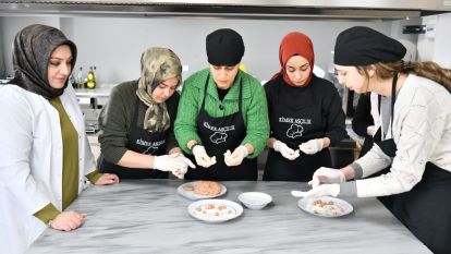 Geleceğini kurmak isteyenler eğitim merkezine yöneliyor