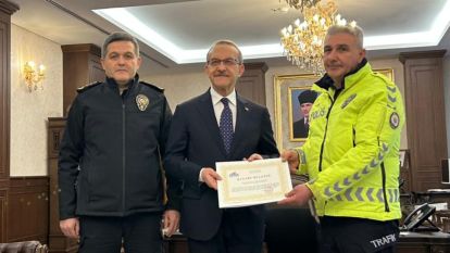 Gurur Verici Tablo: Merhametli Polis Memuruna Valilik Onuru!