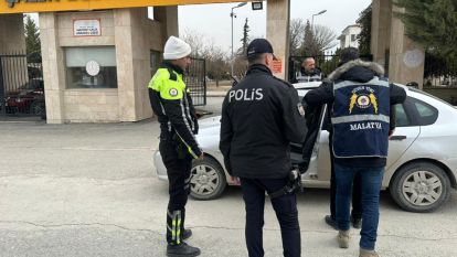 Bir Çocuğun Tebessümü İçin: Polis Ekipleri Okul Yollarında