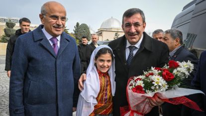 Cevdet Yılmaz, Başkan Er'i Kütüphane Projesi İçin Tebrik Etti