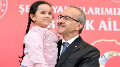 "Güçlü bir Türkiye'ye doğru emin adımlarla ilerlemektedir"