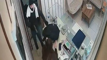 Malatya'da Kuyumcu Soygunu Girişimi: Kadın Çalışan Çığlık Atınca Dağa Kaçtı